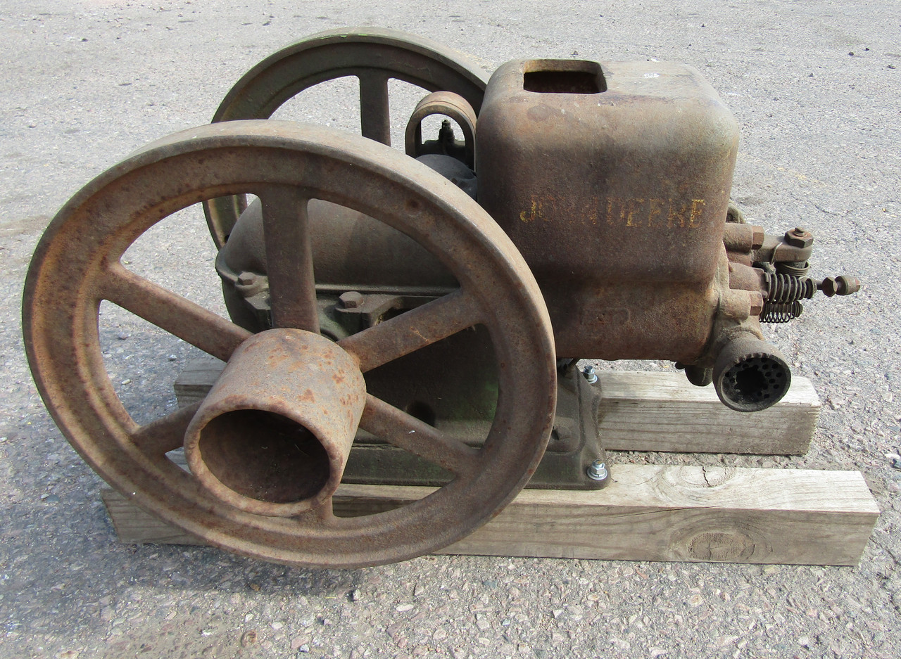 John Deere 1.5hp Hit & Miss Engine #103