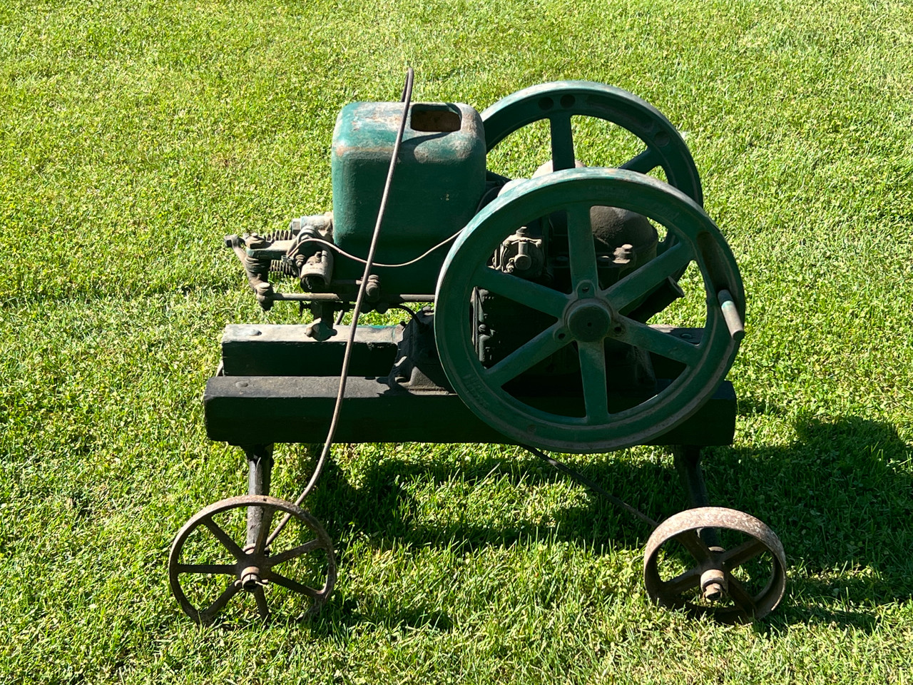 1.5 hp John Deere Hit & Miss Engine #634