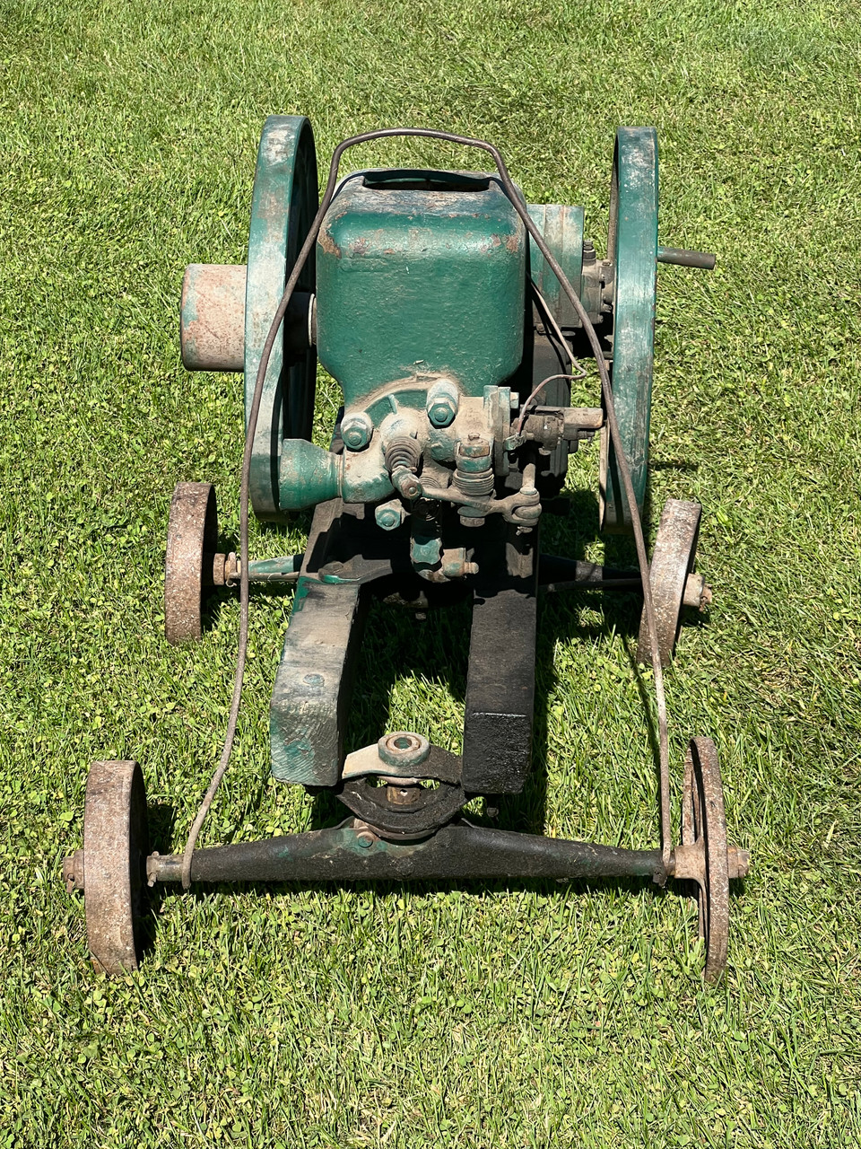1.5 hp John Deere Hit & Miss Engine #634