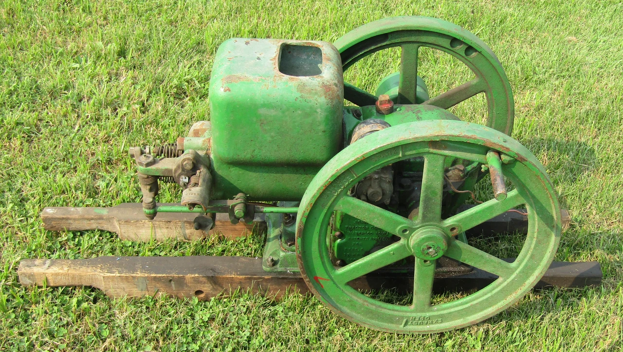 1 1/2 HP John Deere Engine #806