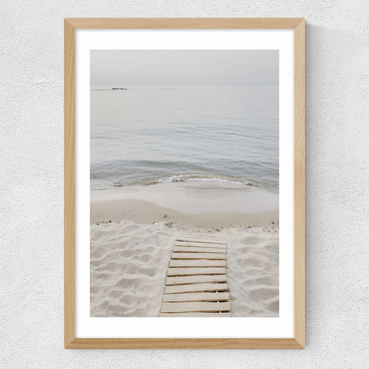 Call of the Coast Medium Oak Frame