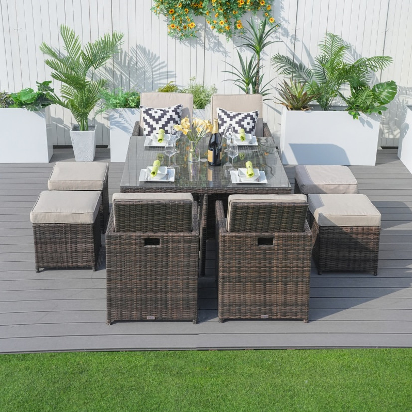 Dinner Under the Sky: The Outdoor Set That Brings People Together Dinner Under the Sky: The Outdoor Set That Brings People Together