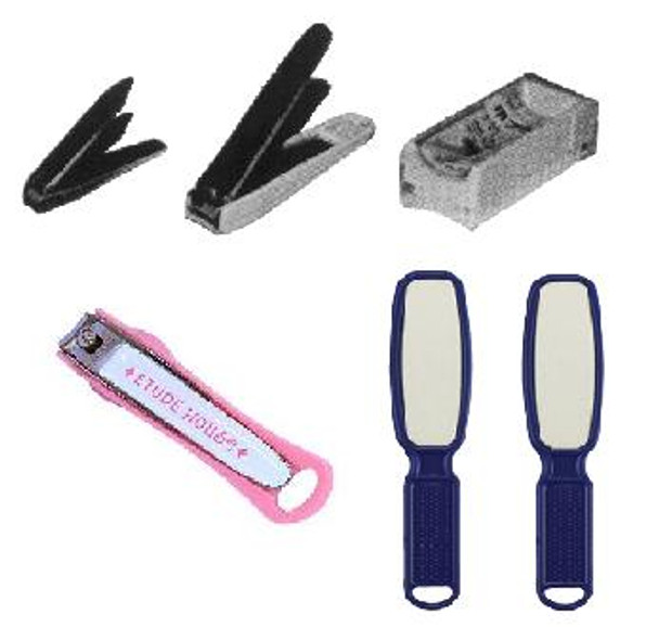 NAIL CLIPPER WITH PARED NAIL POCKET