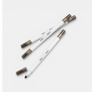 Edible black marker pen used for writing and detailing on fondant and cookies