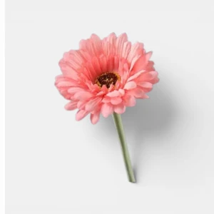 Single pink gerbera daisy cake flower with realistic petals and long stem for cake decorating and floral arrangements.