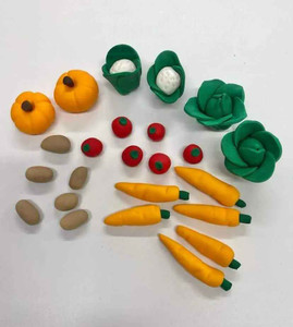 Edible Vegetable Cake Decorations x 20 pieces Edible Vegetable Cake Decorations x 20 pieces