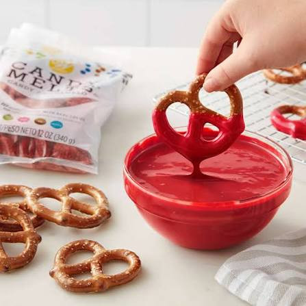 Wilton Red Candy Melts 340g vanilla flavoured wafers for cake pops dipping moulding and drizzling