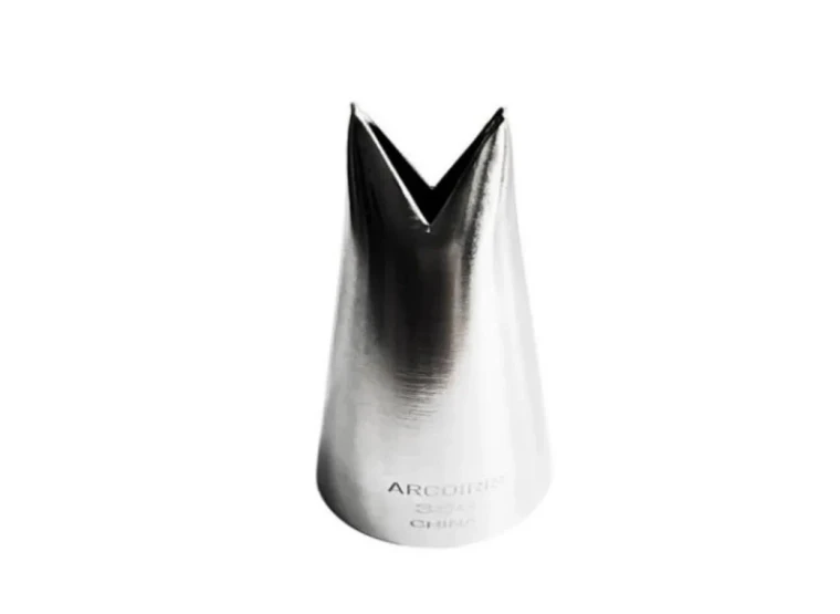 Arcoiris No.366 Large Leaf Piping Tip for creating buttercream leaves, greenery, foliage and floral cake decorations.