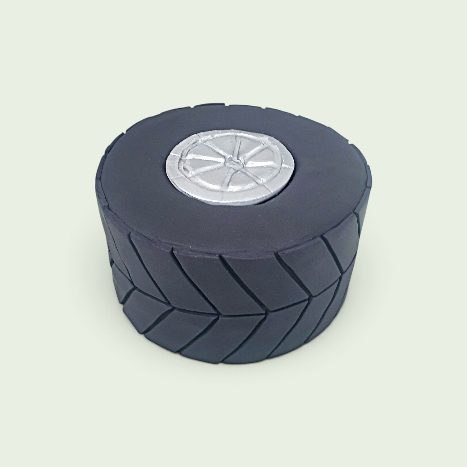 3d tyre cake.jpg