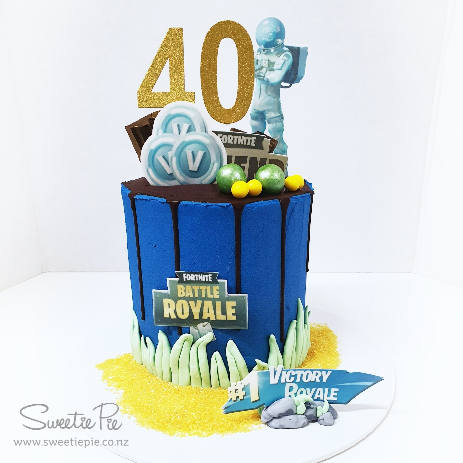 40th fortnite cake.jpg