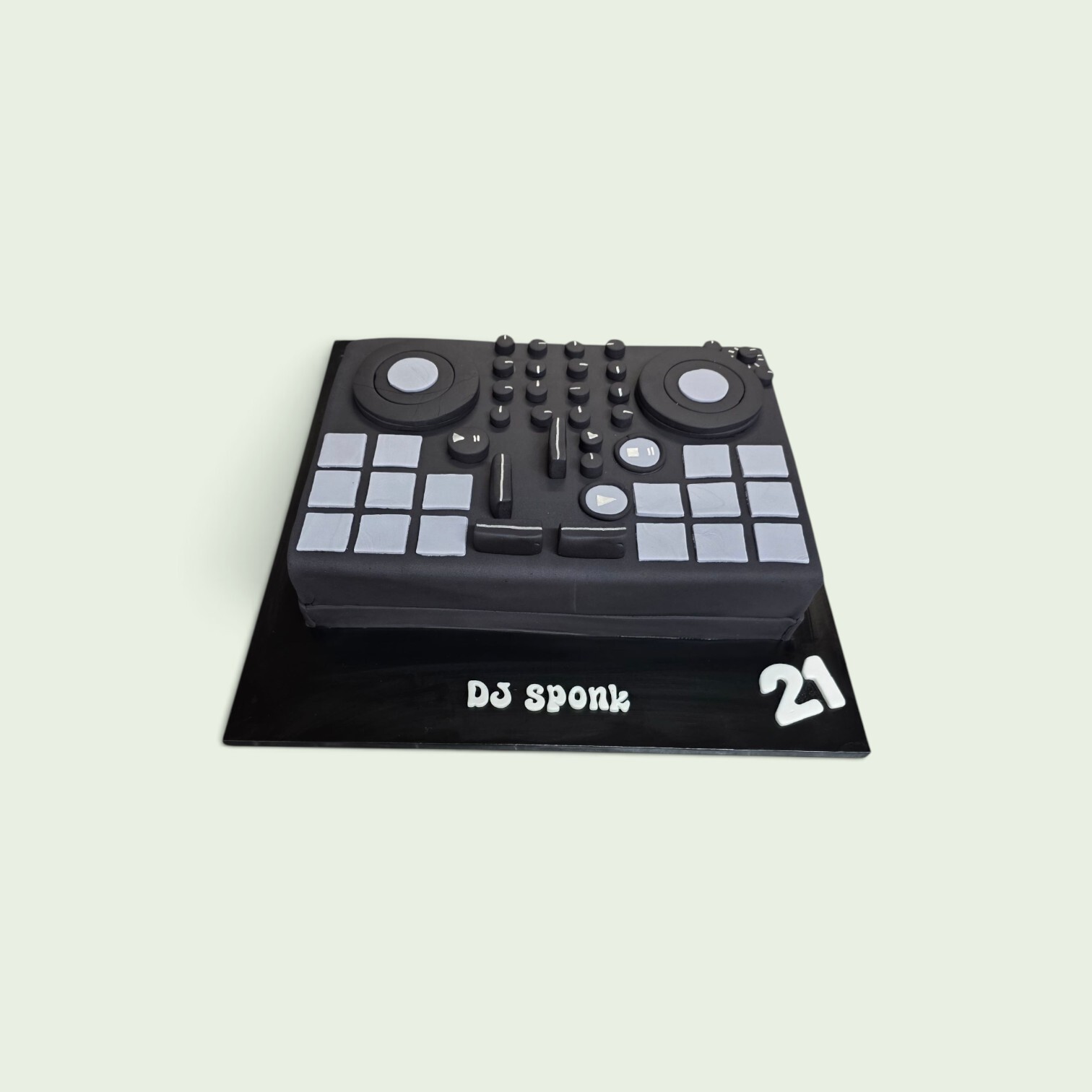 awesome dj deck cake.jpg