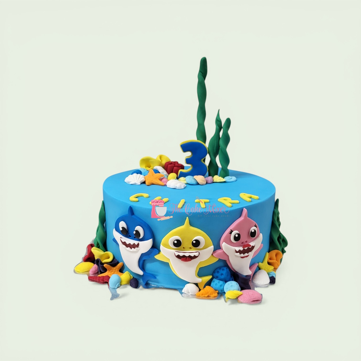 baby shark fondant cake.jpg