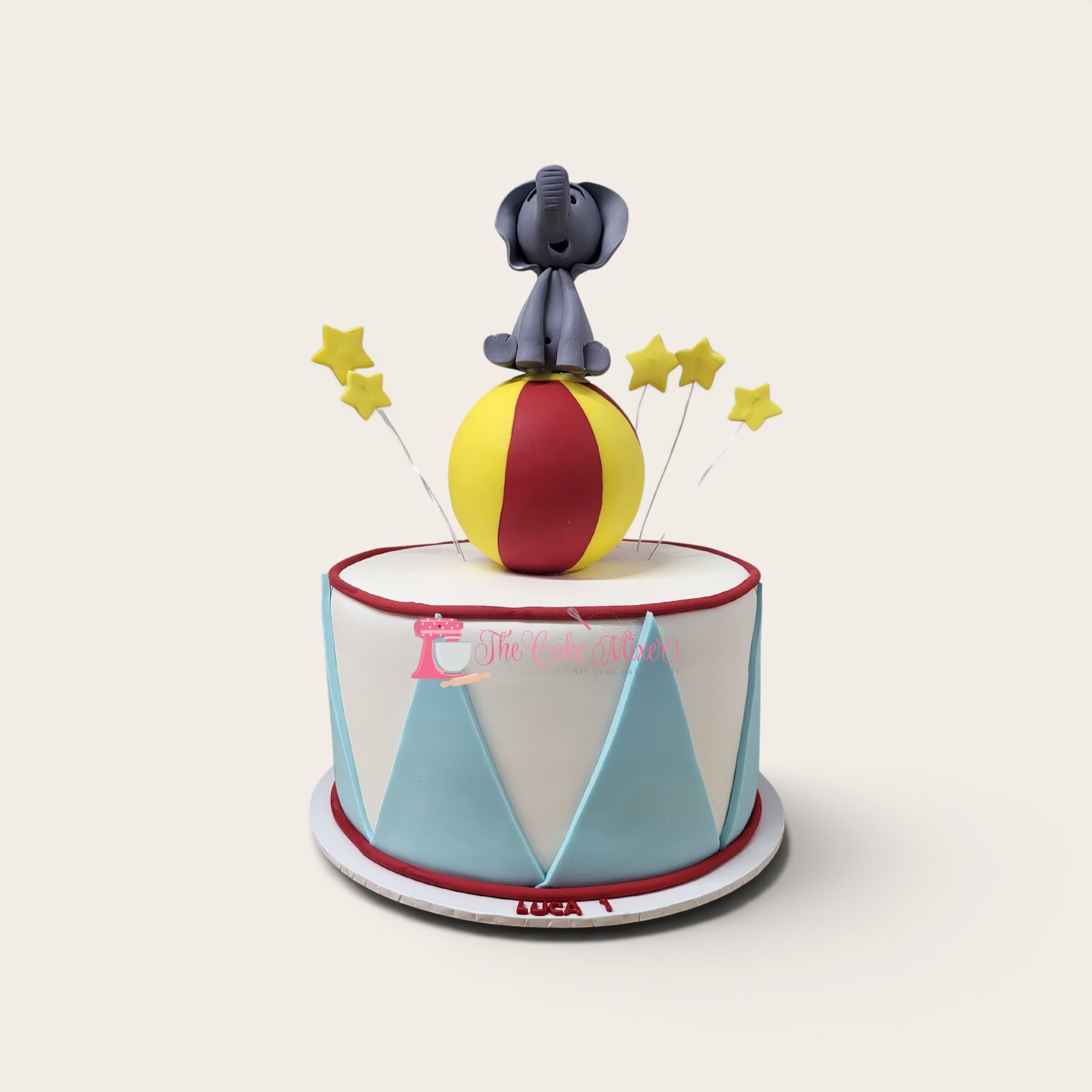circus elephant 1st birthday cake.jpg