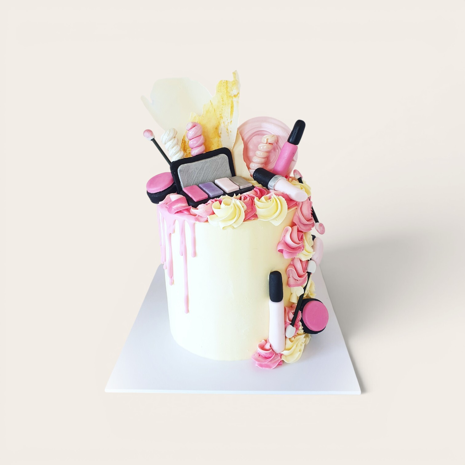 cosmetic theme cake.jpg