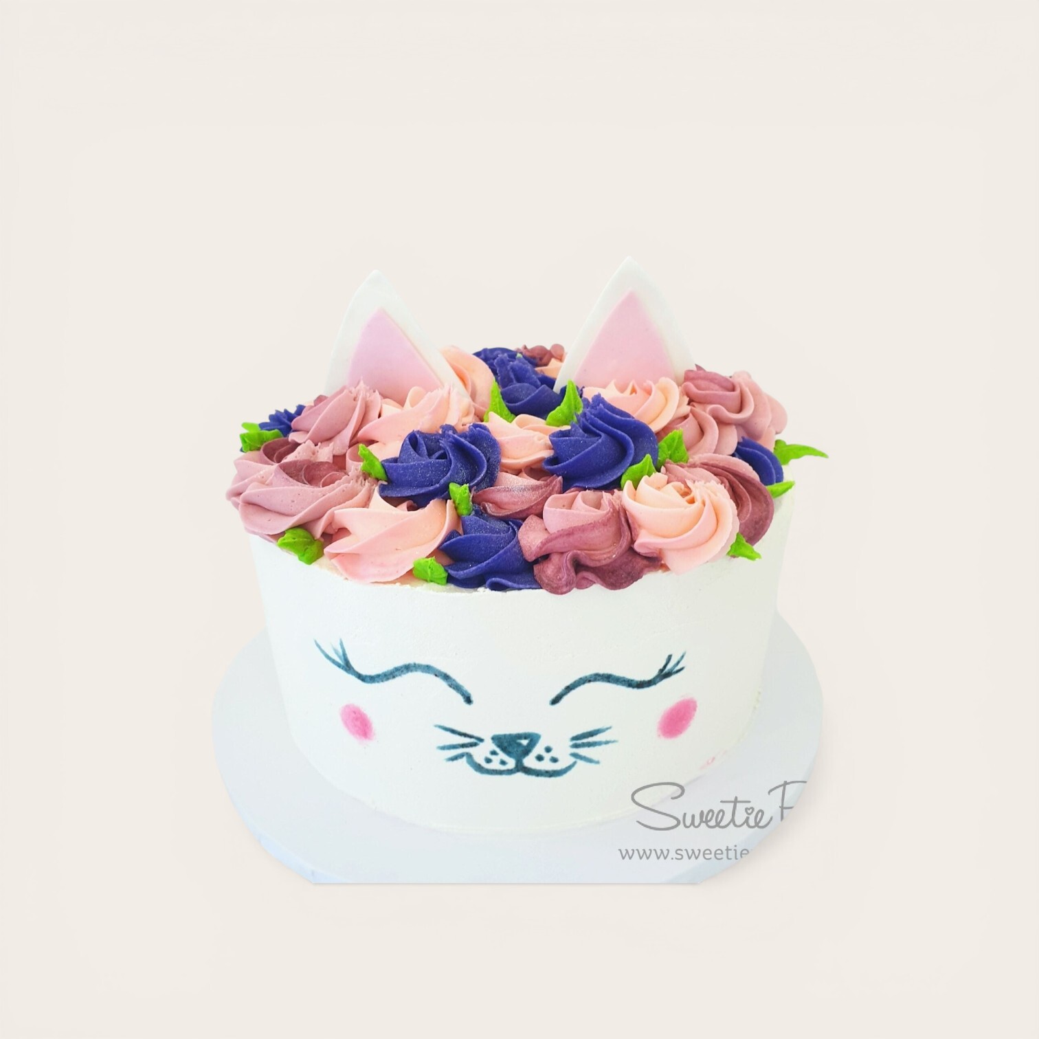 cute cat birthday cake.jpg