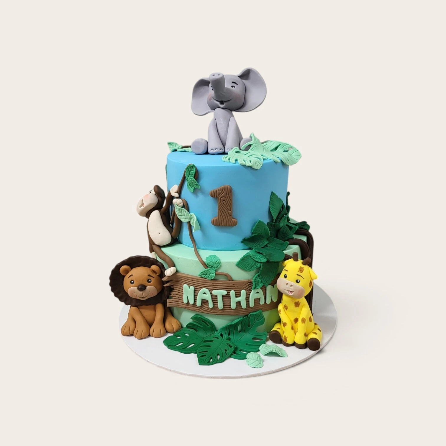 cute safari animal cake.jpg