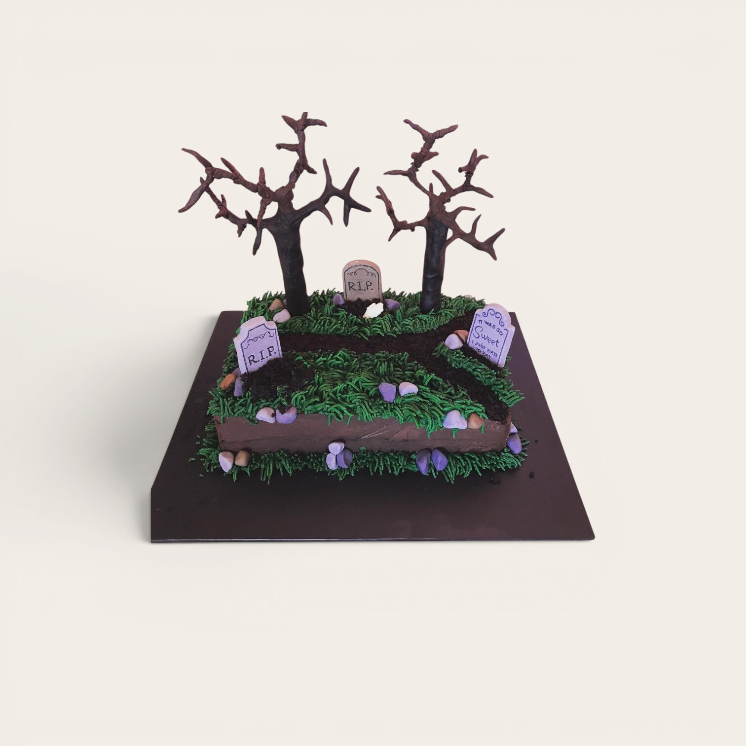 halloween theme cake.jpg