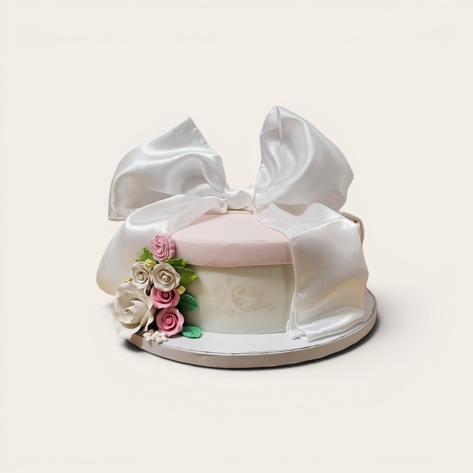 large bow cake.jpg