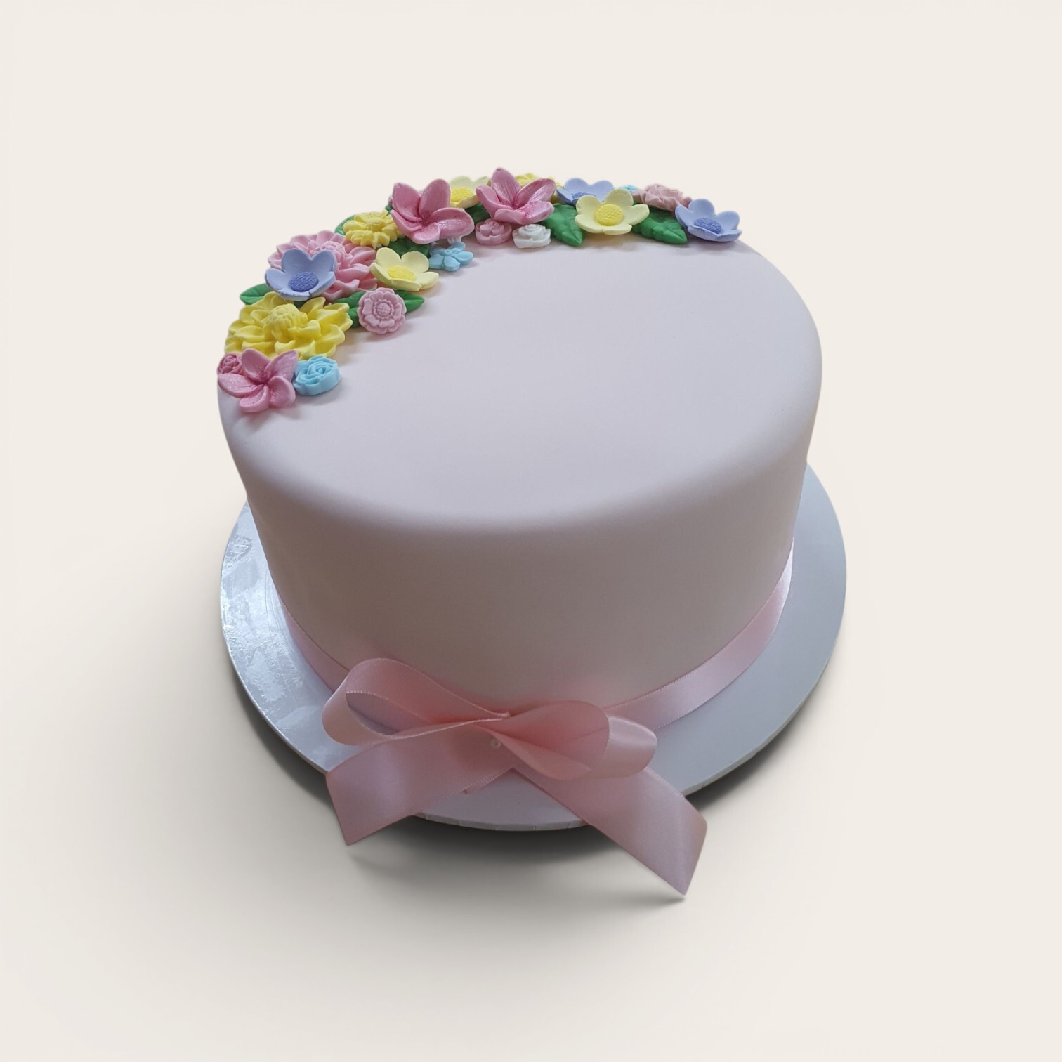simple fondant cake with flowers.jpg