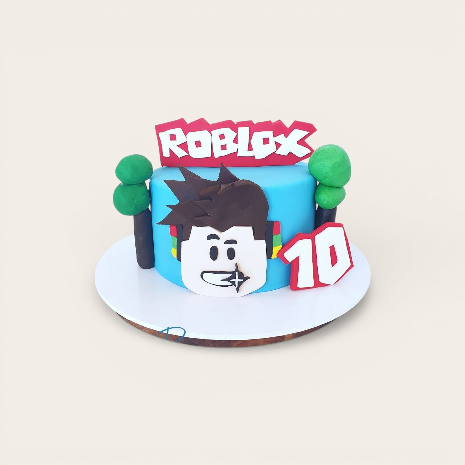 small roblox cake.jpg
