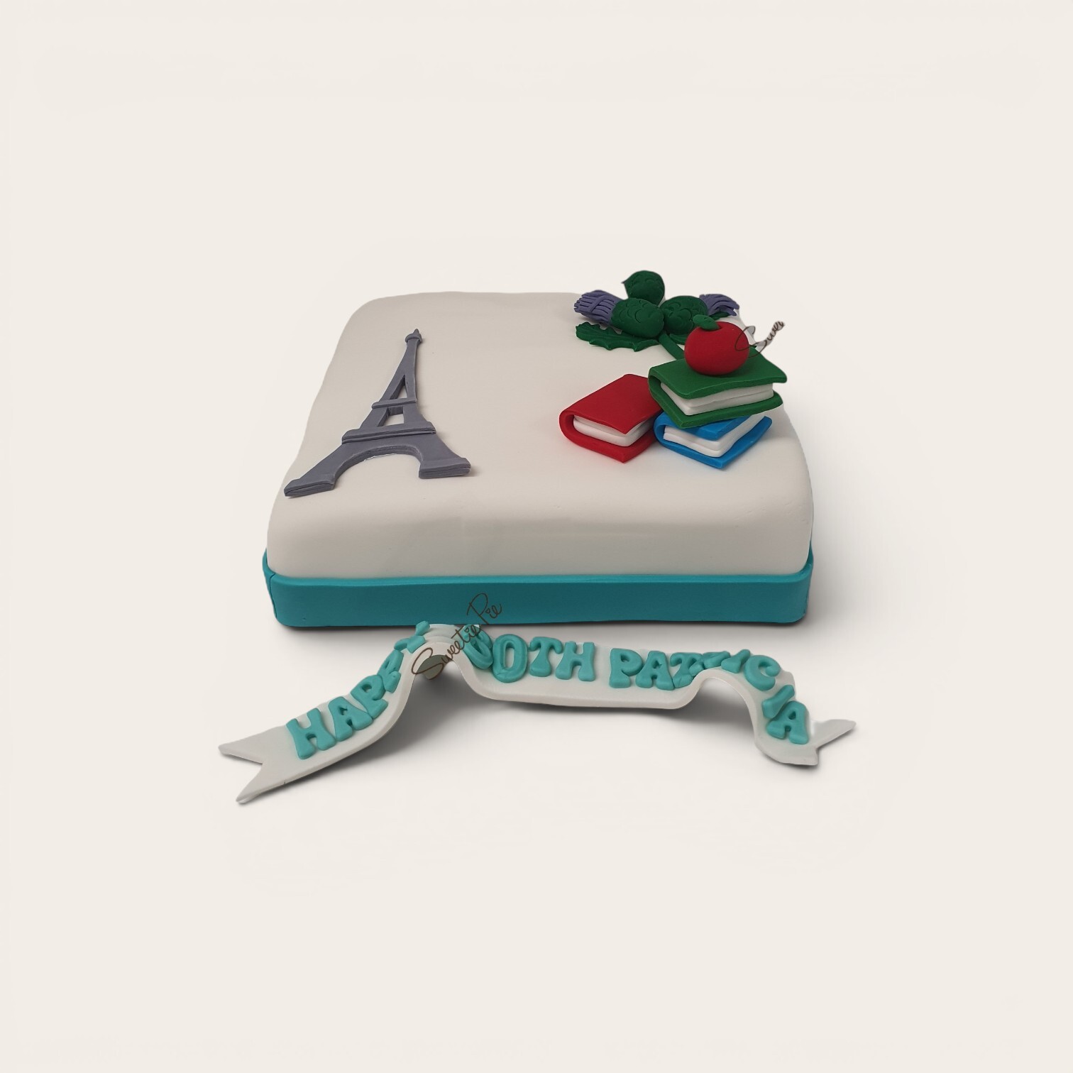 travel graduation cake.jpg