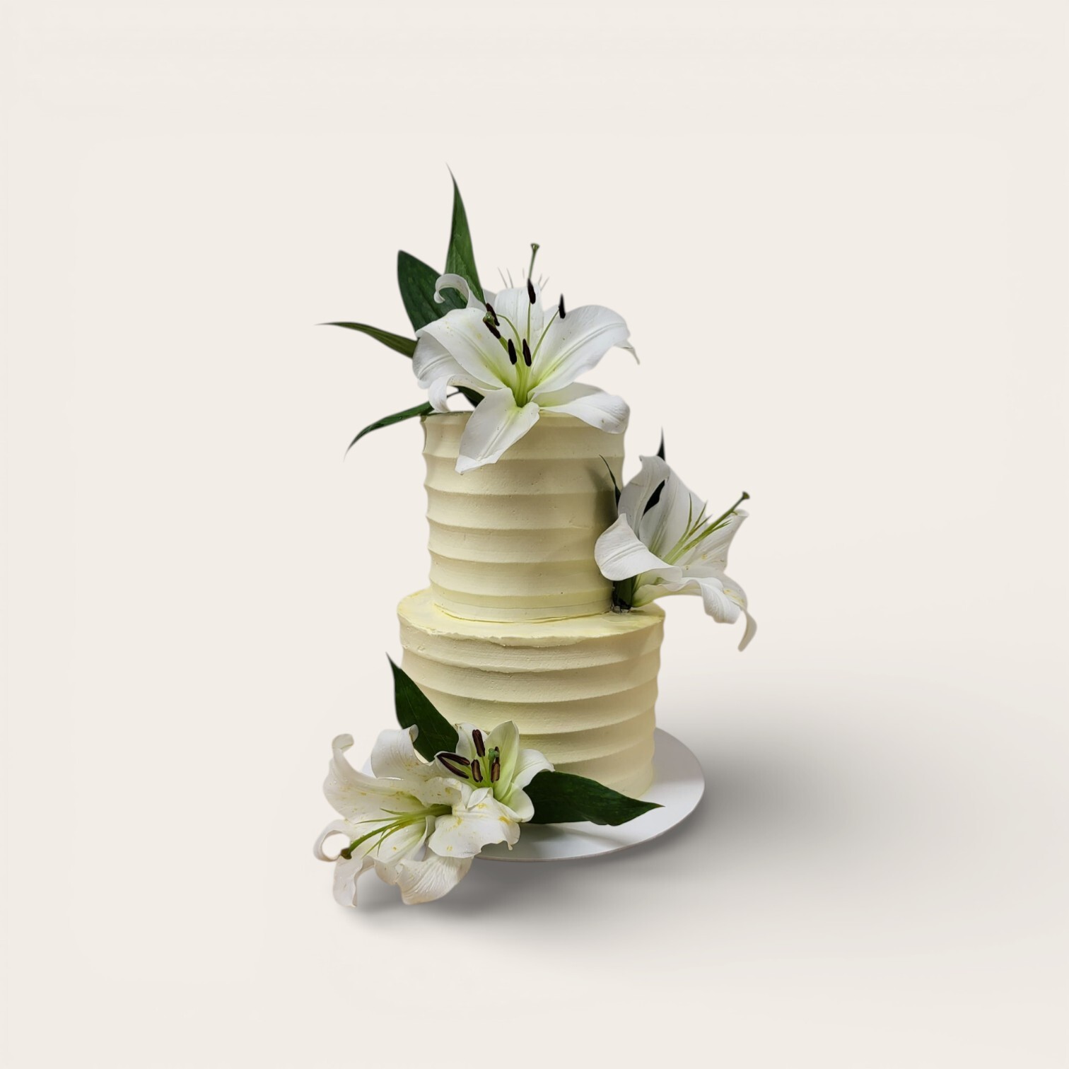 wedding cake with lillies.jpg