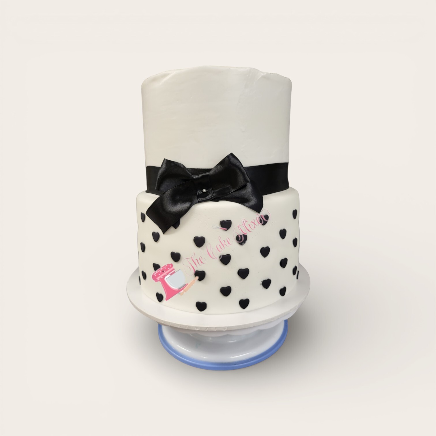 white black wedding cake.jpg