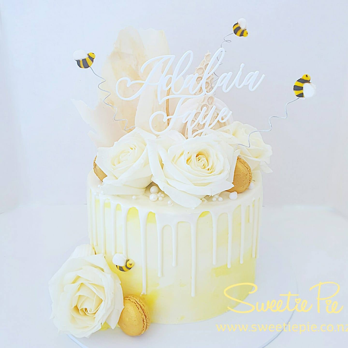 white lemon drip cake.jpg