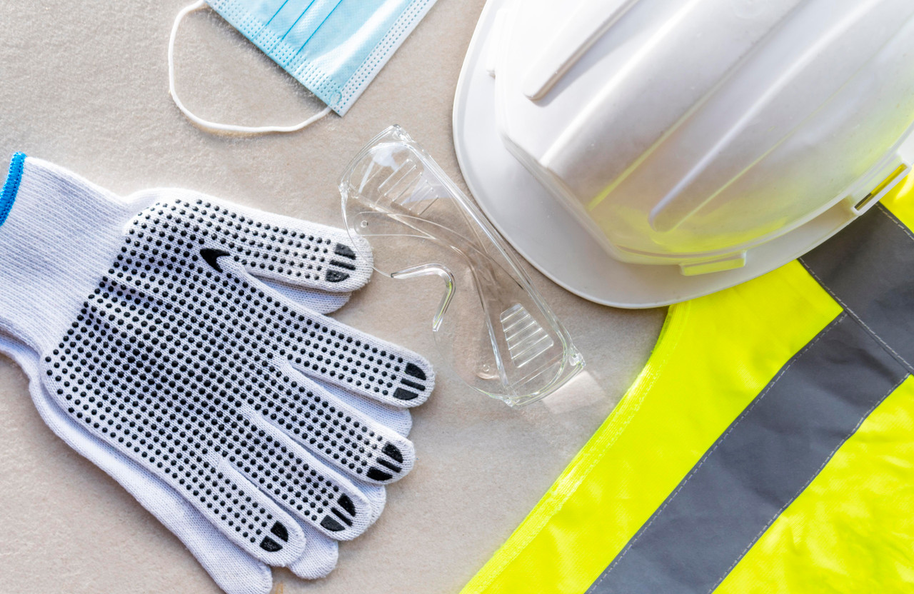 Seasonal Safety Gear: How to Adapt for Summer and Winter?