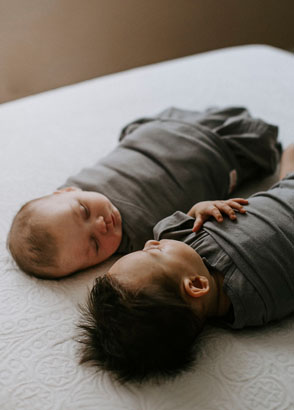 Helping Twins Sleep at the Same Time Helping Twins Sleep at the Same Time