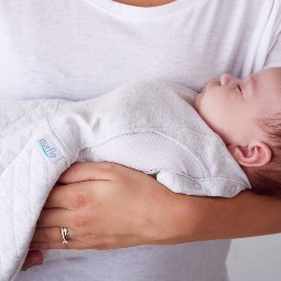 mum-holding-baby-in-a-purflo-2.5-tog-swaddle-to-sleep-bag.jpg