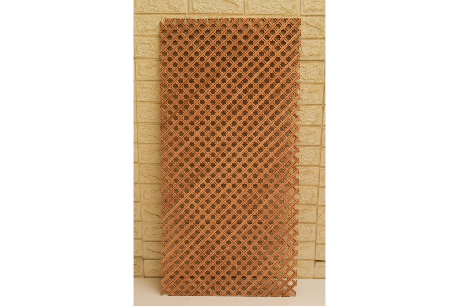 Star diagonal lattice panel in hand-cut solid wood