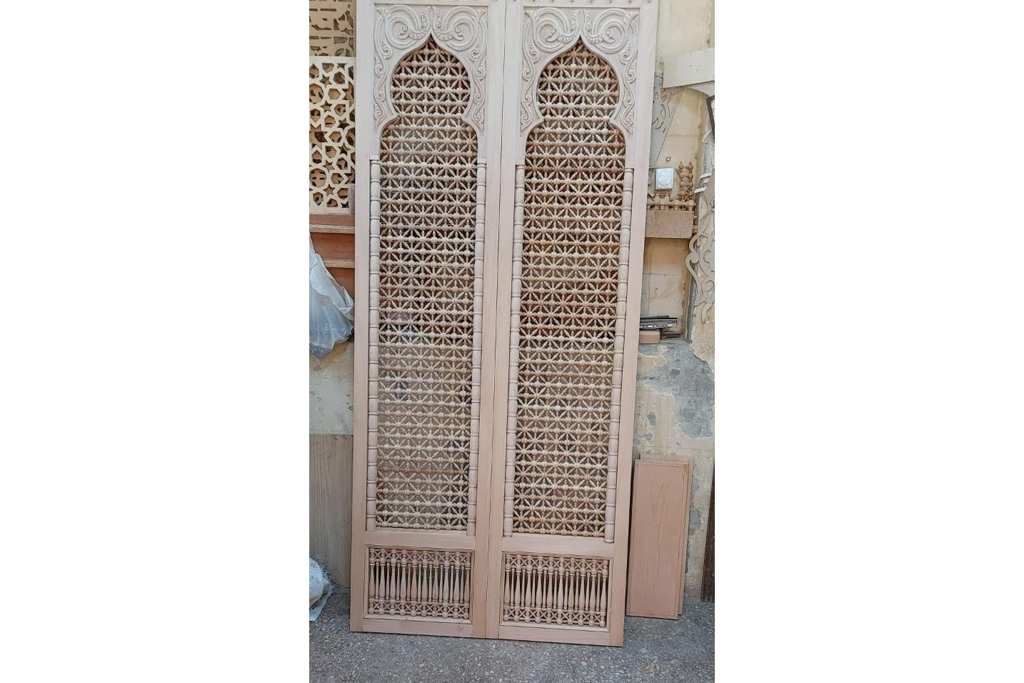 Double arched mashrabiya doors in hand-cut solid wood