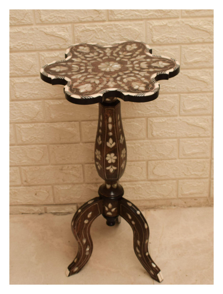 Lobed Inlay Pedestal Table 24 in