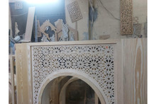 Arabesque arch panel in hand-cut solid wood