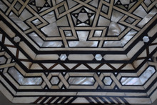 Moroccan Mother of Pearl Inlay Side Table 28×20″