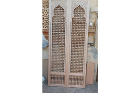 Double arched mashrabiya doors in hand-cut solid wood
