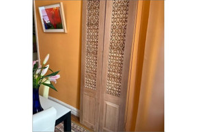 Mashrabiya interior door in hand-cut solid wood