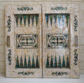 Mother of Pearl Backgammon Board 25.5 in — detail 1