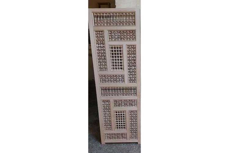 Mashrabiya wardrobe in hand-cut solid wood