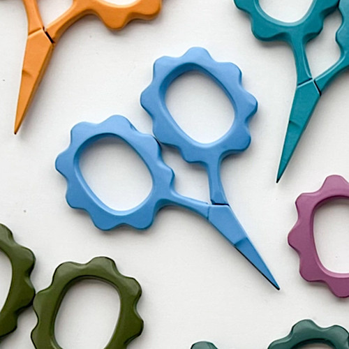 Matryoshka Doll Shop Small Scissors Flowers (Lake)