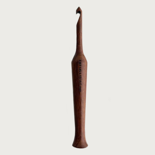 Flax & Twine Rosewood Crochet Hook L (8.00mm)
