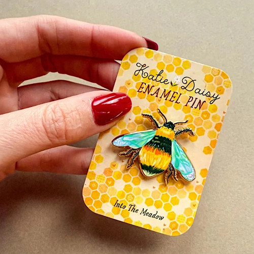 Katie Daisy Enamel Pin (Bee)