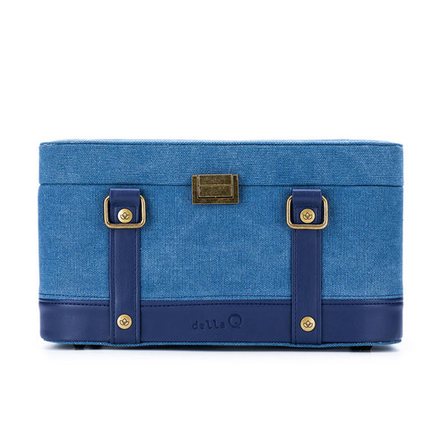 Della Q Maker's Train Case Indigo