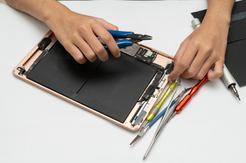 iPad Screen Flickering: Reboot, Software Update, Replace Screen