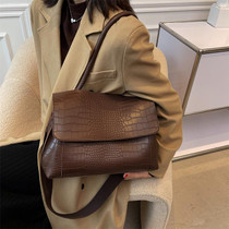 Women Crossbody Bag Autumn Winter Texture Shoulder Armpit Commuter Tote Bag(Coffee)