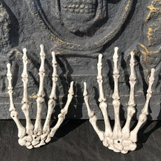 One Pair Halloween Skeleton Hands Haunted House Decoration Props, Size: 15.5 x 10cm