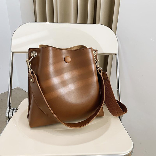 Women Wide Shoulder Strap Crossbody Bucket Bag Fall And Winter Retro Shoulder Bag(Brown)