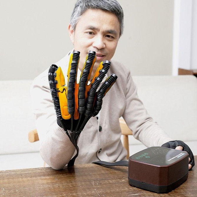 Intelligent Robotic Rehabilitation Glove Equipment, With UK Plug Adapter, Size: XL(Left Hand Brown)