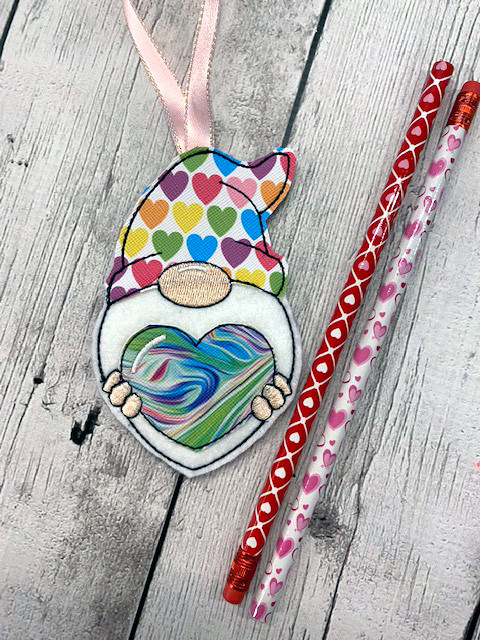 In The Hoop Gnome with Heart Pencil Holder Embroidery Machine Design